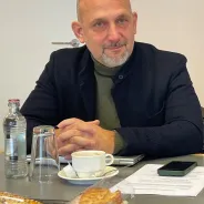 Echange mat den Taxisbetriber